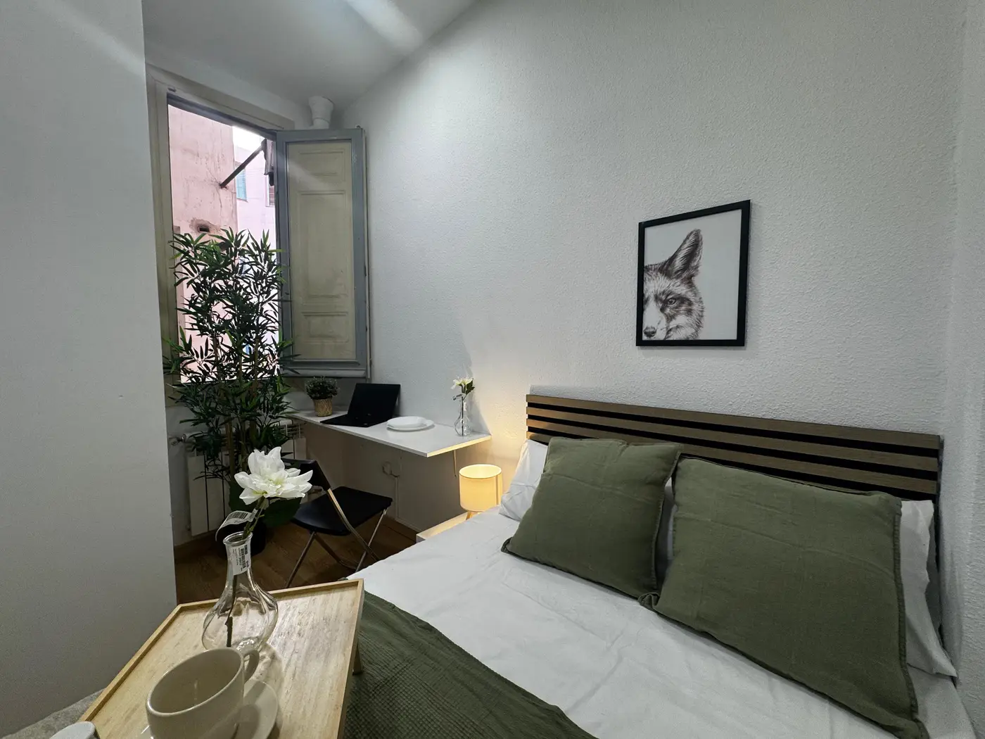 Habitación con cama doble en Plaza Olavide